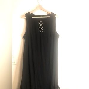 Black floor length  size 2X 95% polyester and 5% spandex. Excellent condition.